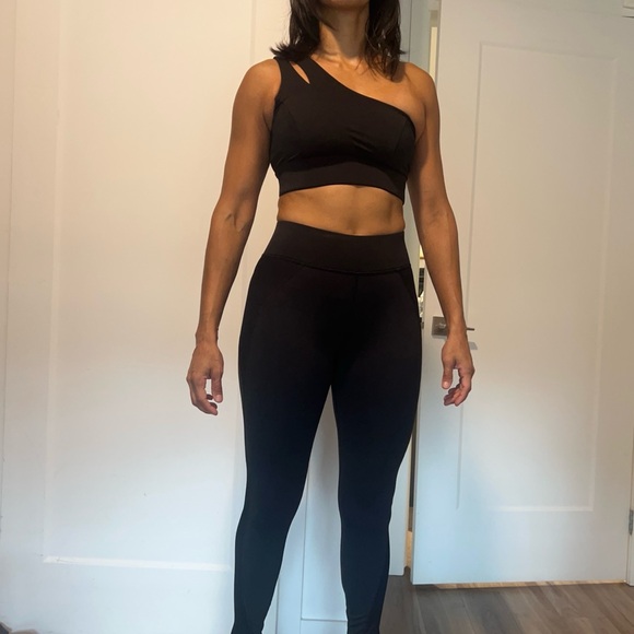 Michi One-Shoulder Crop Top - Picture 3 of 4